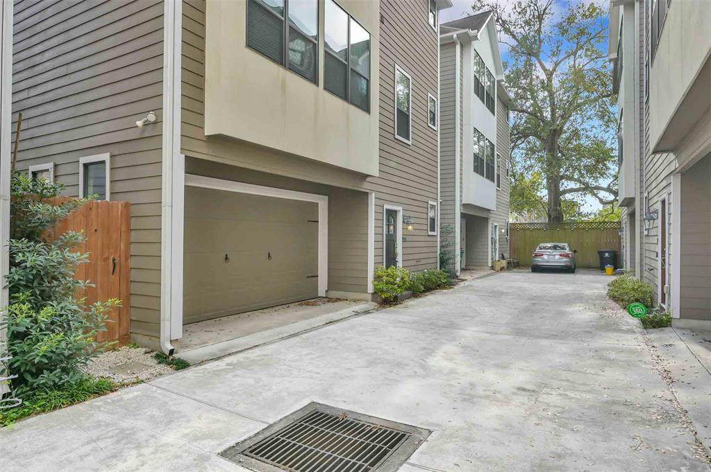 910 20th Street - Photo 1