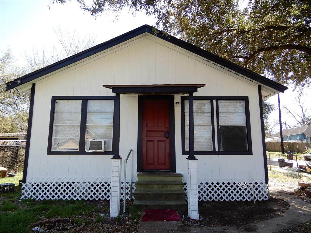 7102 Avenue P - Photo 1