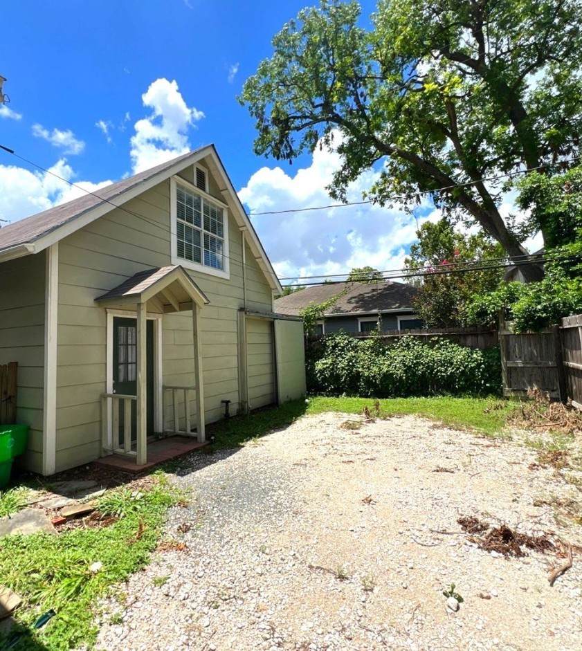 627 14th Street - Photo 1