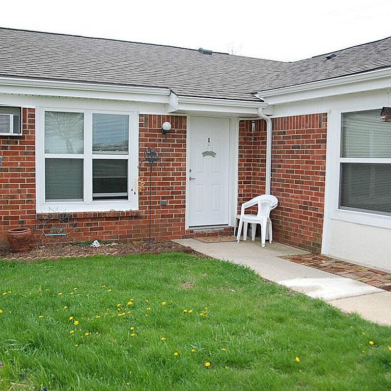 611 Village Court - Photo 1