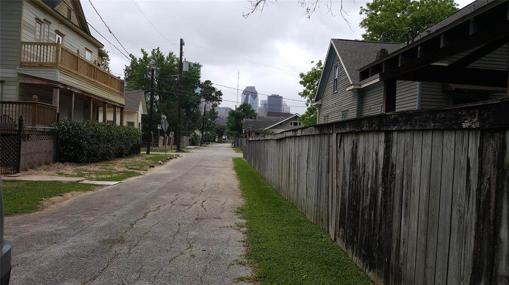 1510 Goliad Street - Photo 1