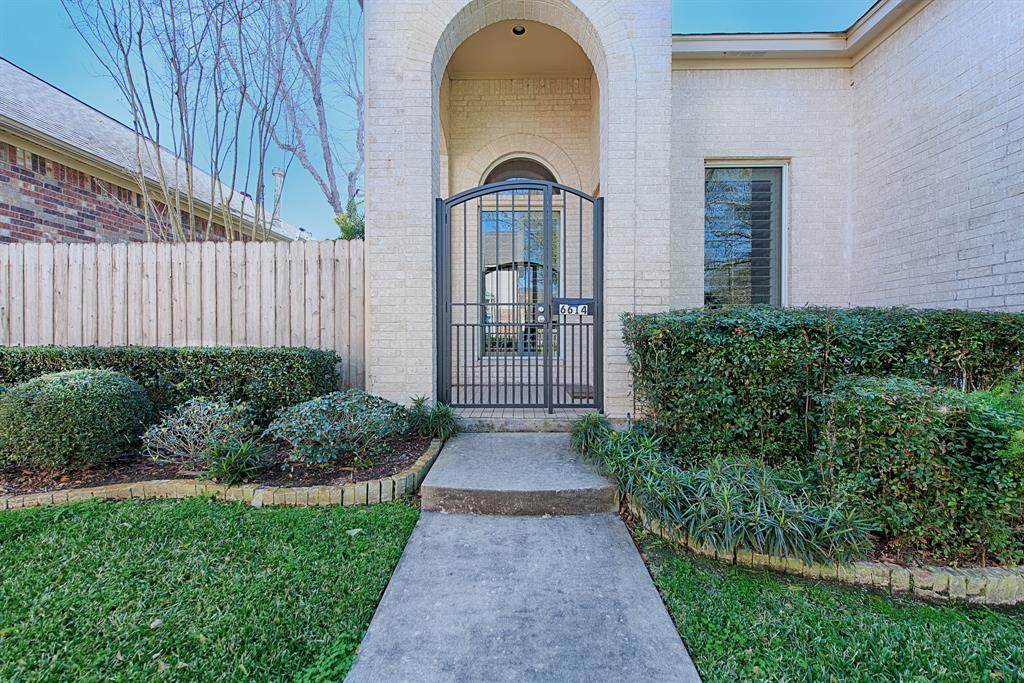 6614 Queensclub Drive - Photo 1