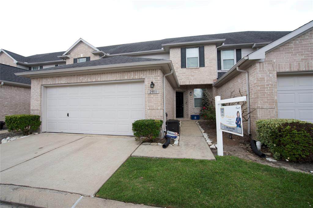 2918 Meadowglen Crest - Photo 1