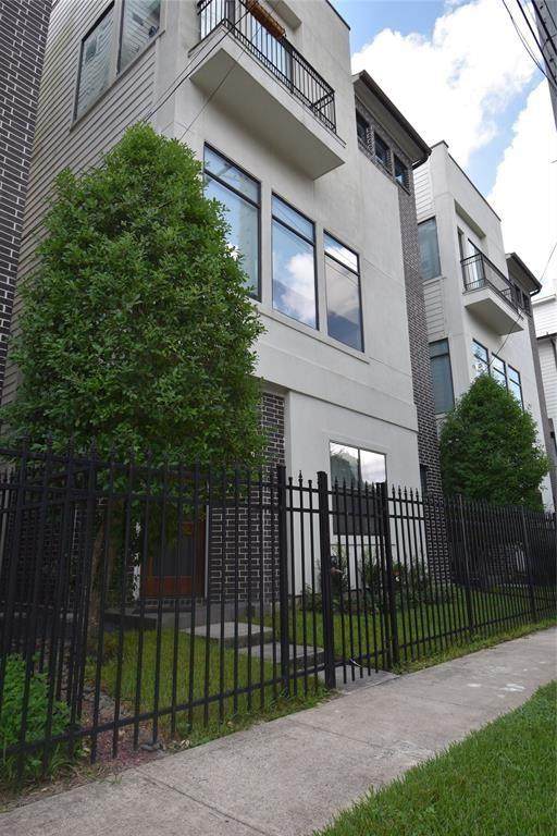 1927 Johnson Street - Photo 1