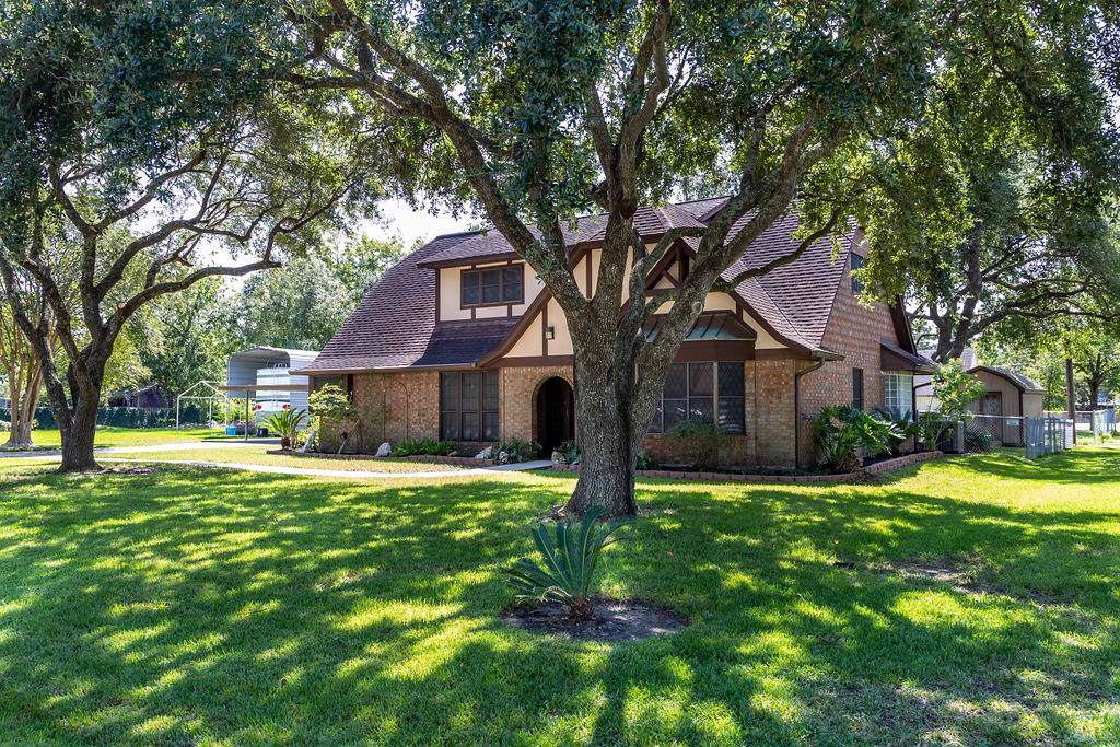 111 Forrest Avenue - Photo 1