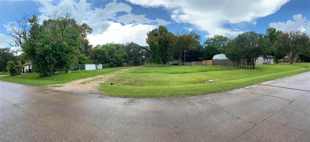 2808 Avenue H - Photo 1