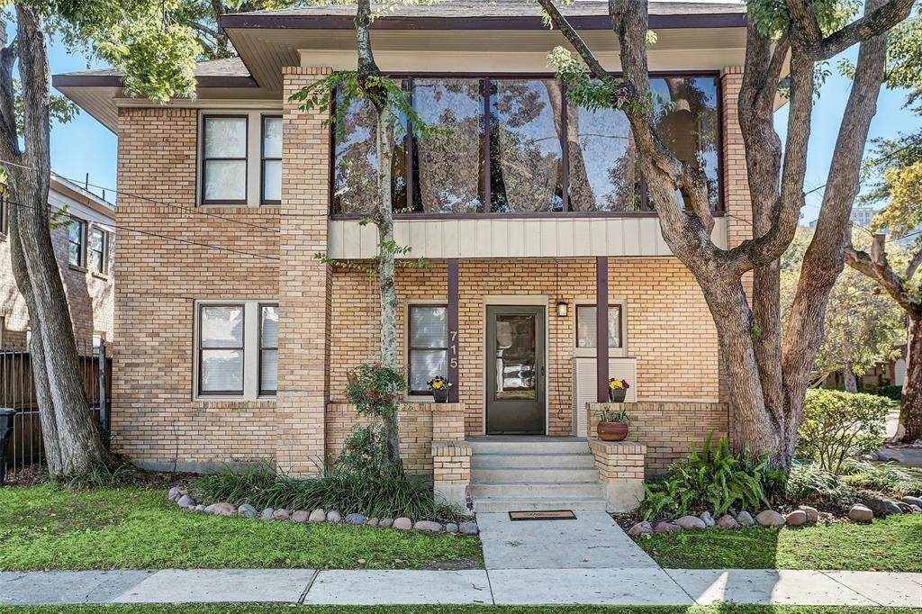 715 Oakley Street - Photo 1