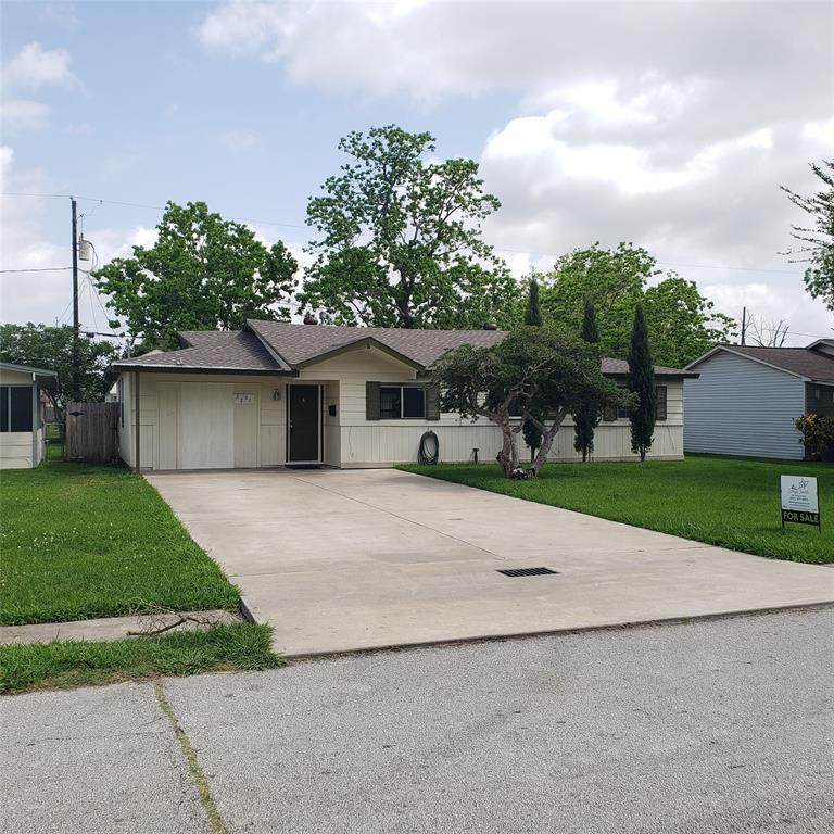 2201 Estate Drive - Photo 1