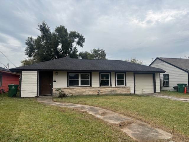 3215 Pecan Street - Photo 1