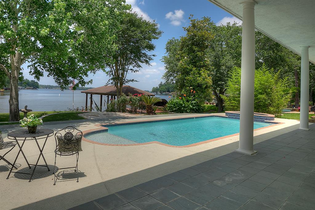126 Lakeside Drive - Photo 1