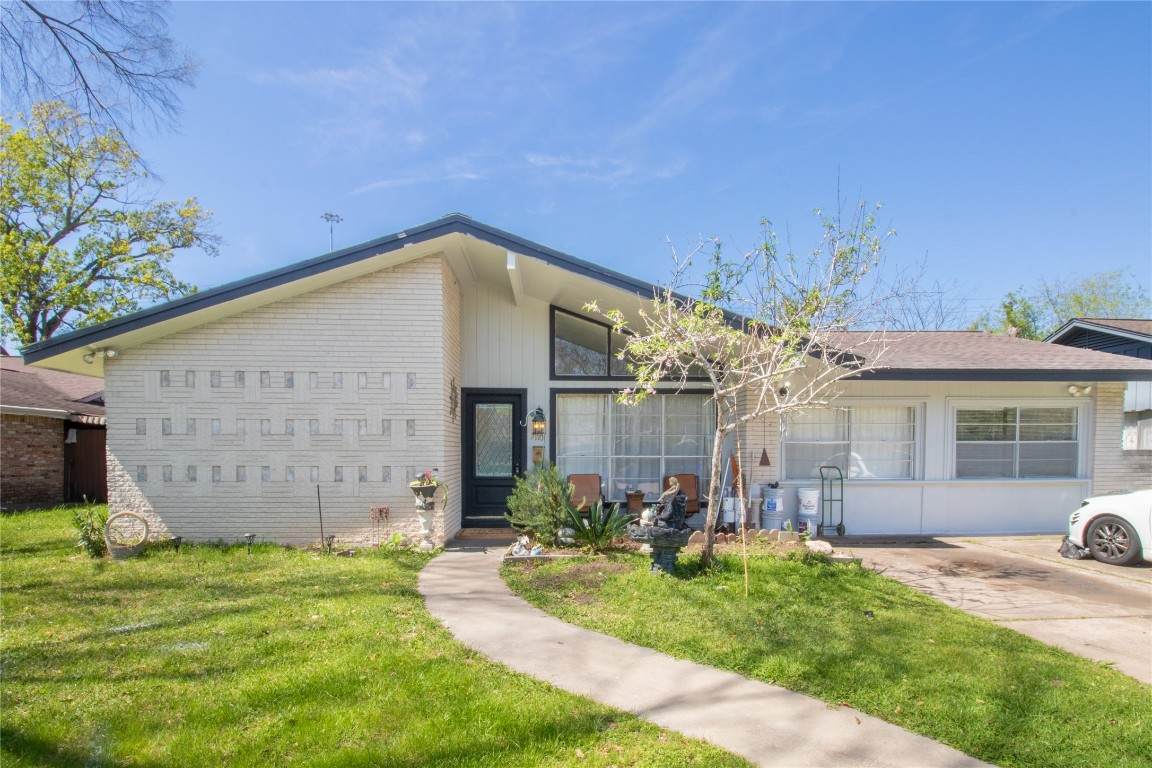 7110 Mahoning Drive - Photo 1