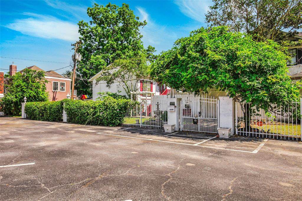 1536 1/2 Heights Boulevard - Photo 1
