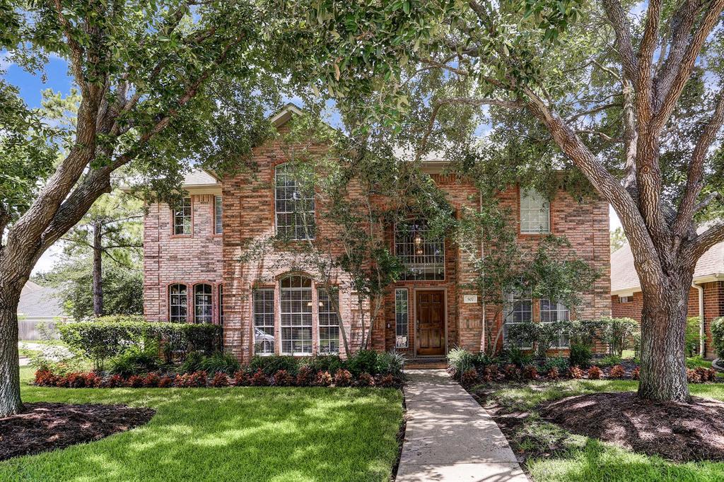 507 Wellington Point - Photo 1