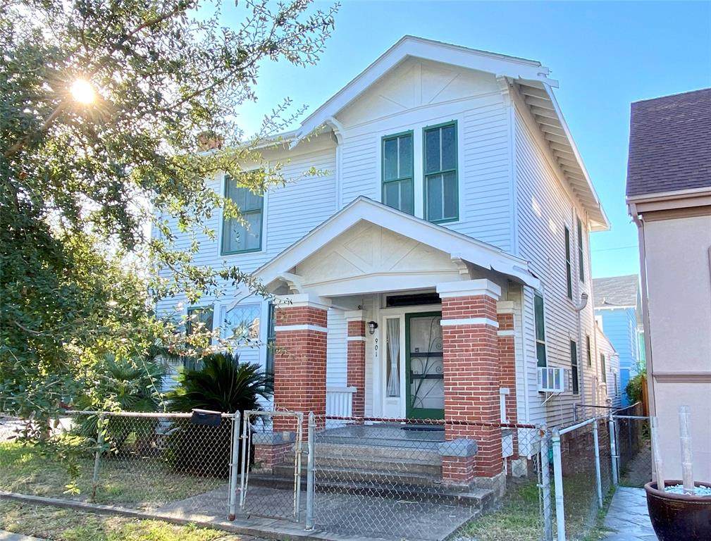 901 Winnie Street - Photo 1