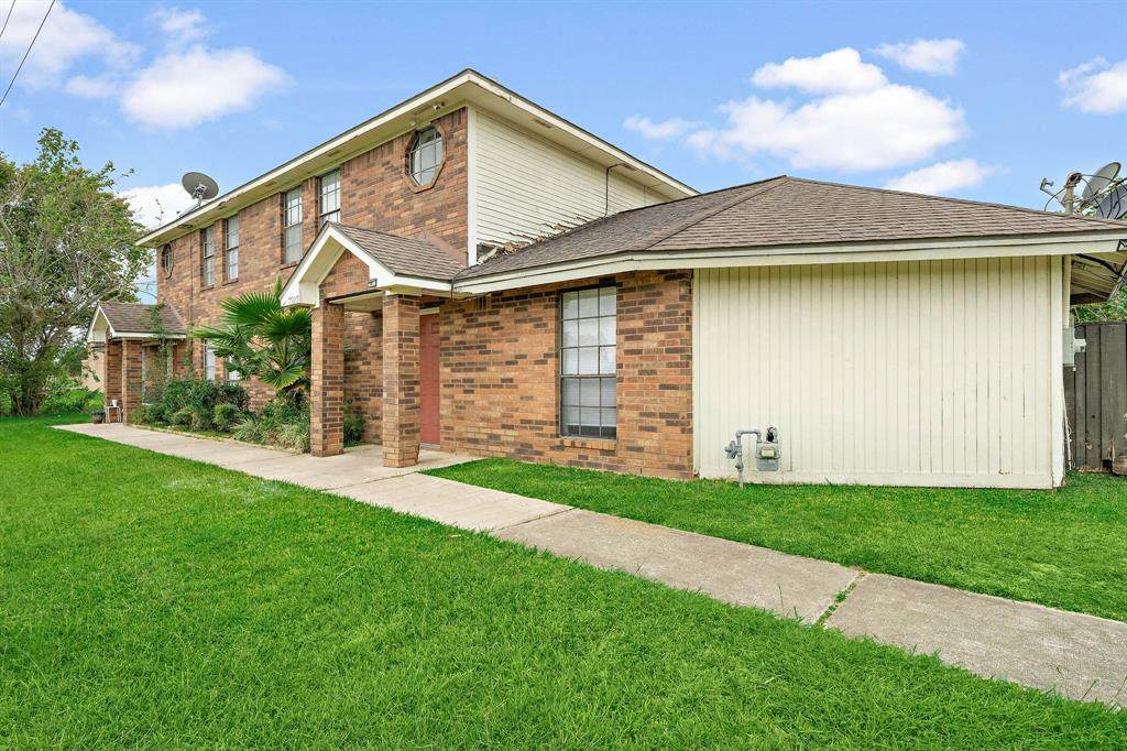 7929 Catalpa Street - Photo 1
