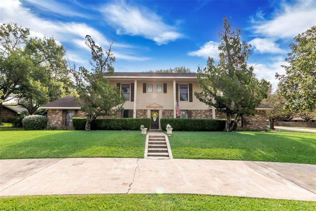 1604 Neal Street - Photo 1