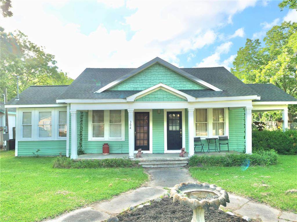 304 Putnam - Photo 1