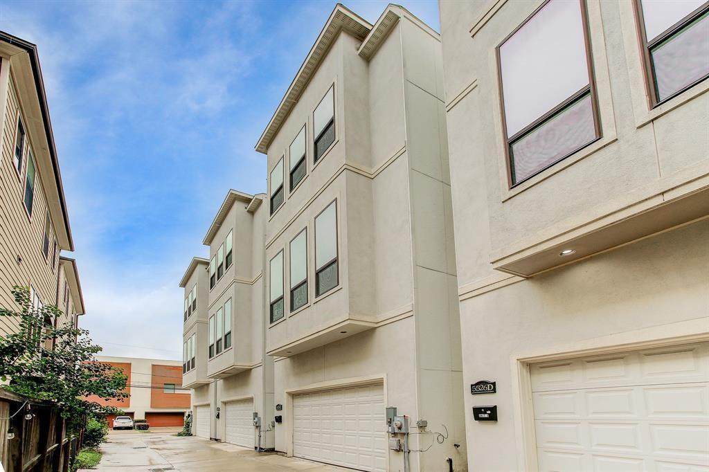 5526 Darling Street - Photo 1