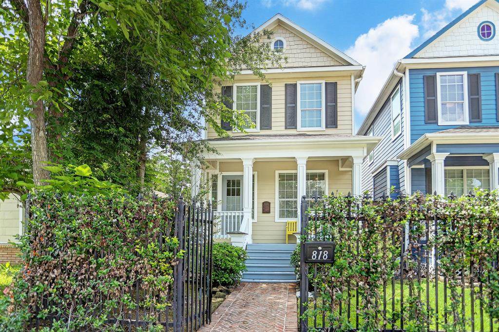 818 27th Street - Photo 1