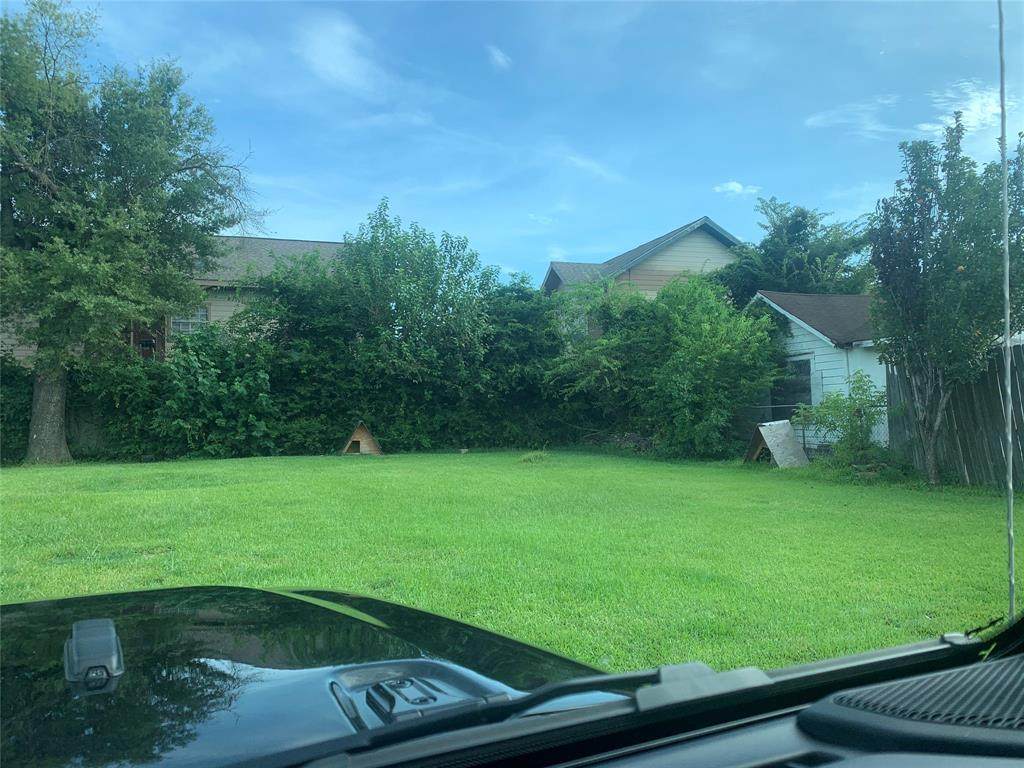 5222 East Freeway - Photo 1