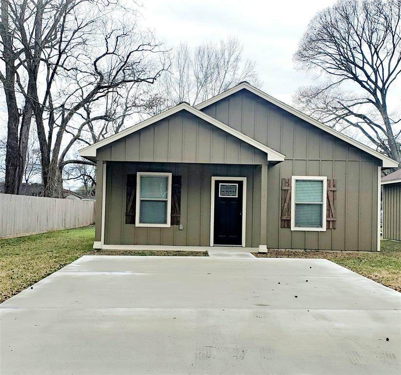 907 Prairie Street - Photo 1