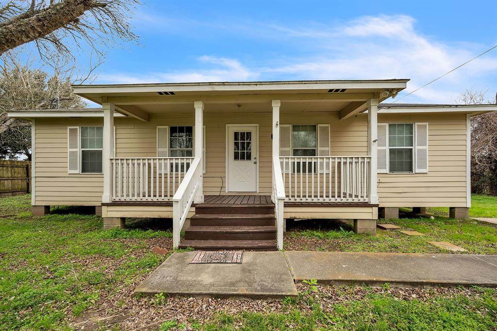 124 Menke Street - Photo 1