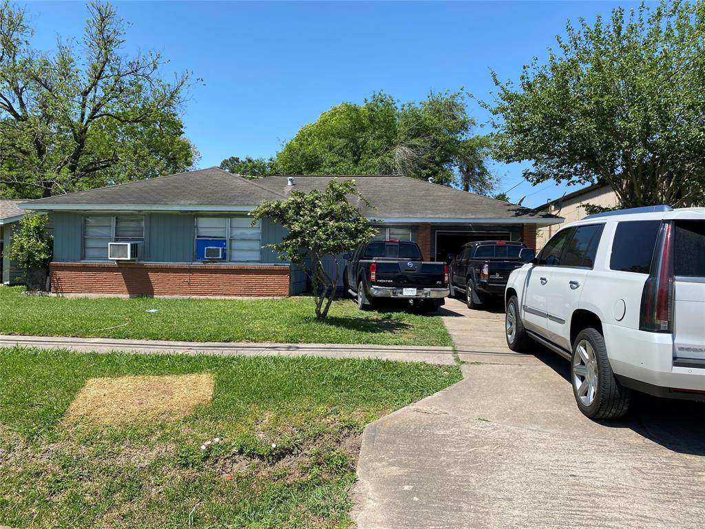 2033 Pech Road - Photo 1