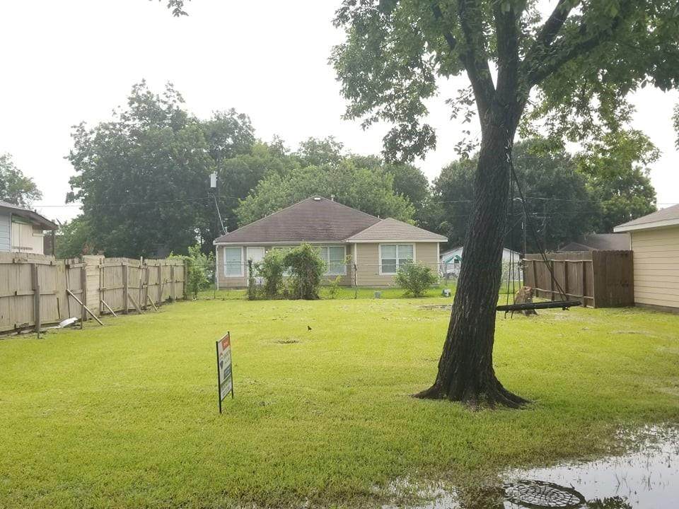 2209 Sakowitz Street - Photo 1