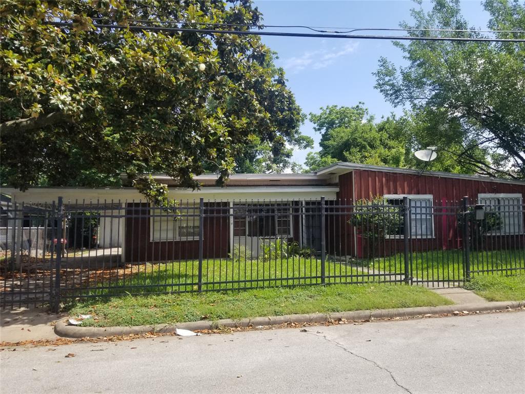 1019 E 32nd Street - Photo 1
