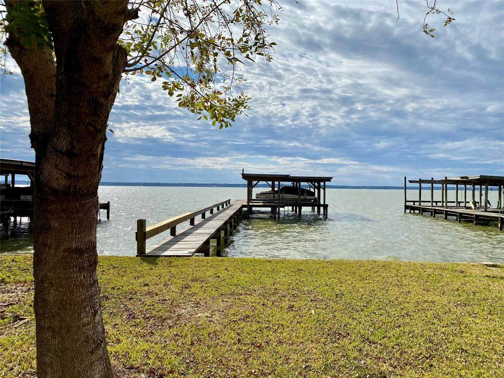 224 Lakeshore - Photo 1