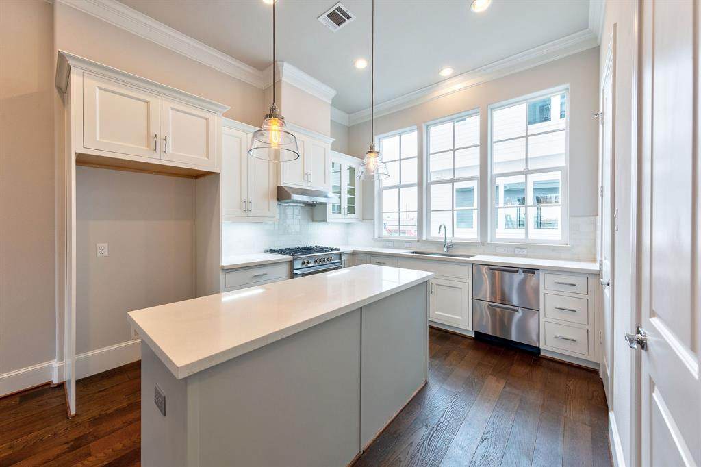 2743 Maxroy Street - Photo 1