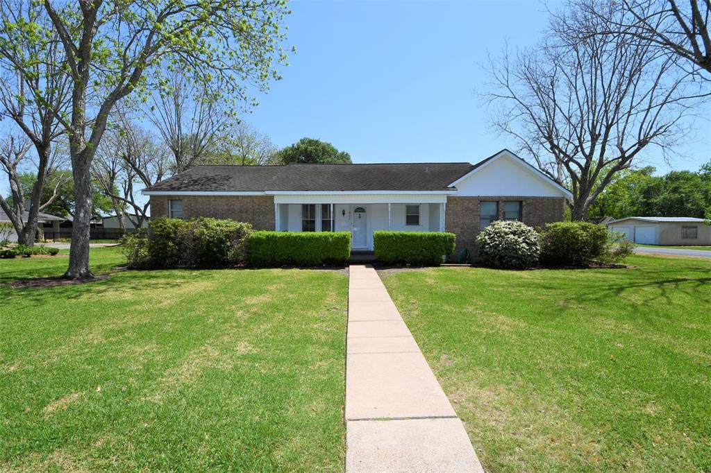 511 2nd Street - Photo 1