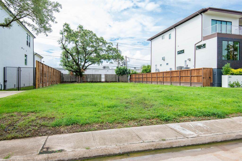 3851 Tartan Lane - Photo 1