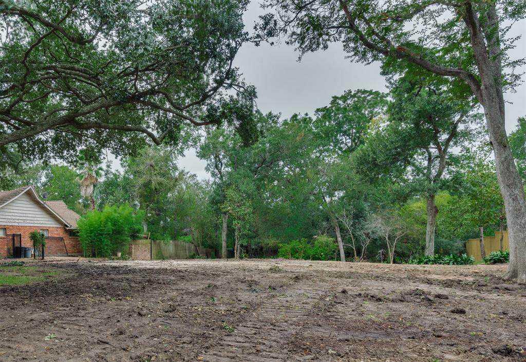 7802 Woodway Drive - Photo 1