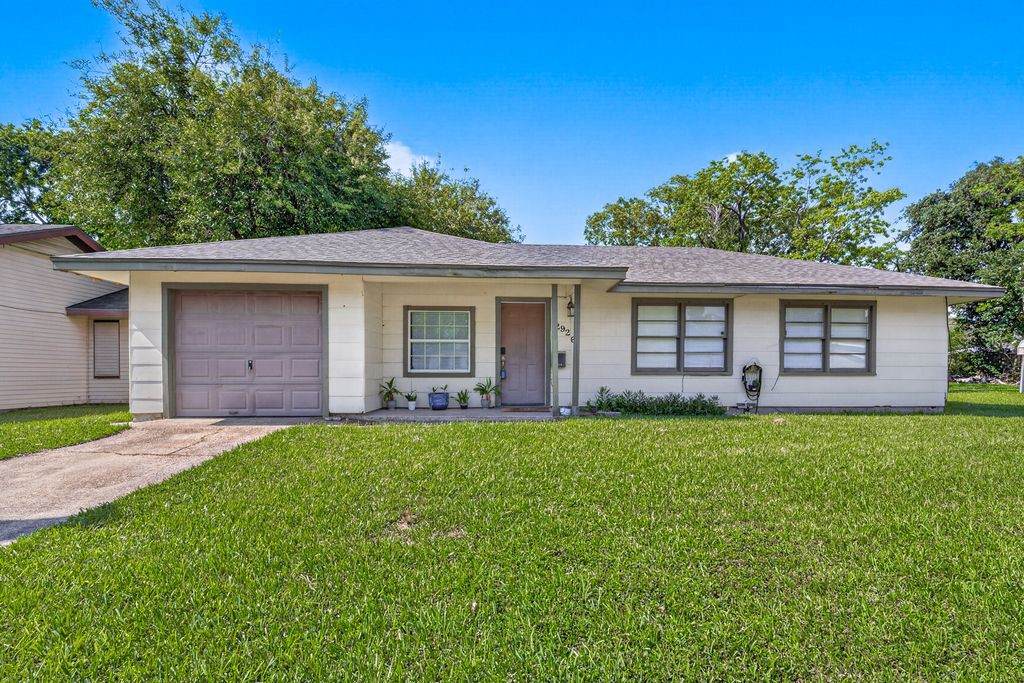 2926 Vance Avenue - Photo 1