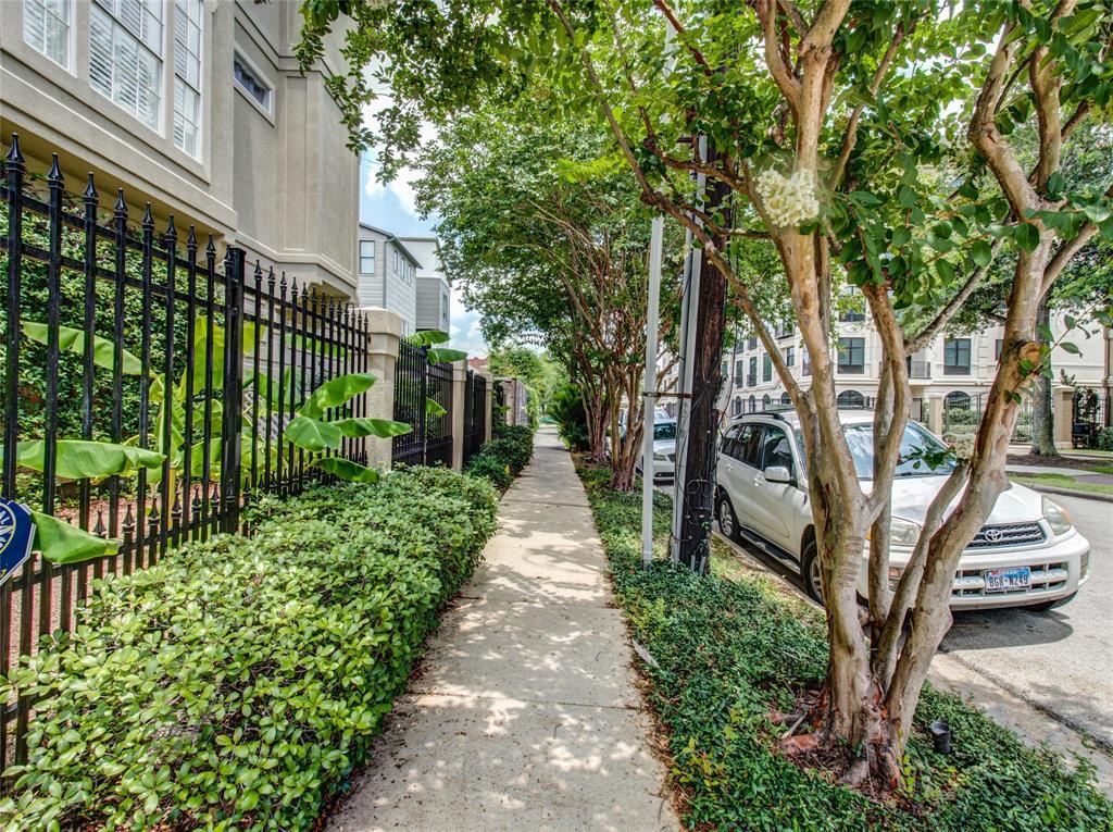 1952 Bell Street - Photo 1