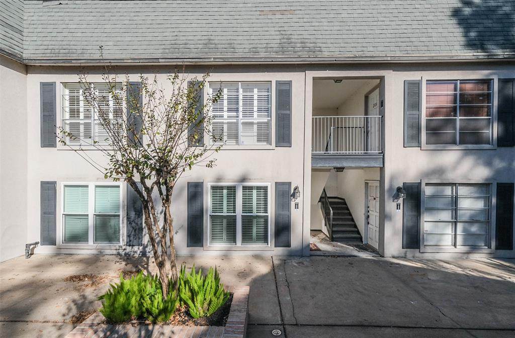 1800 Stoney Brook Drive - Photo 1