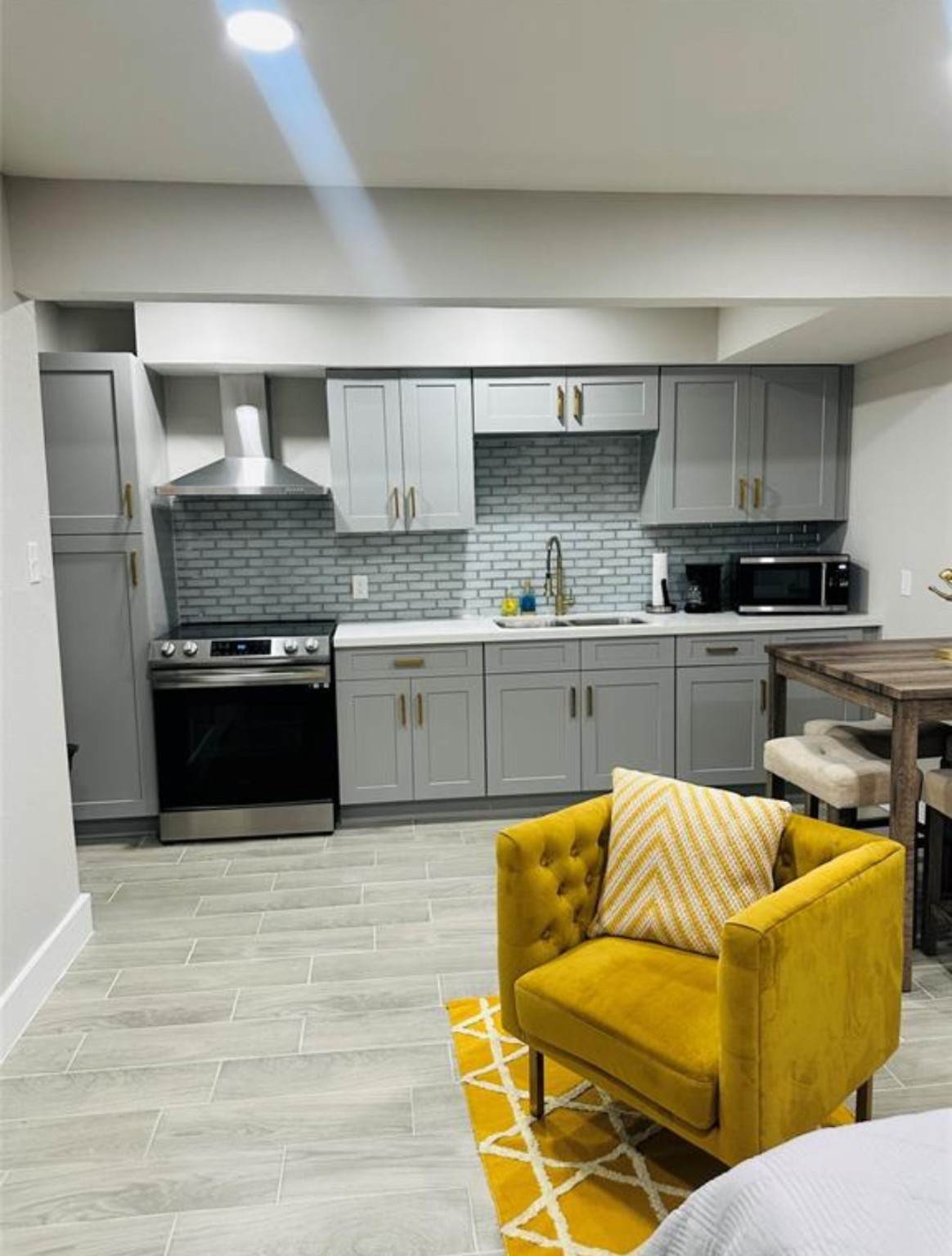 8005 Bowen Street - Photo 1
