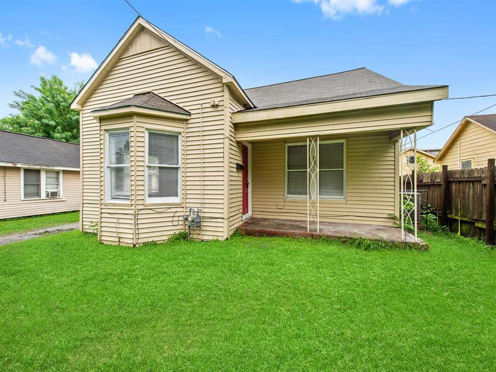 307 Stewart Street - Photo 1