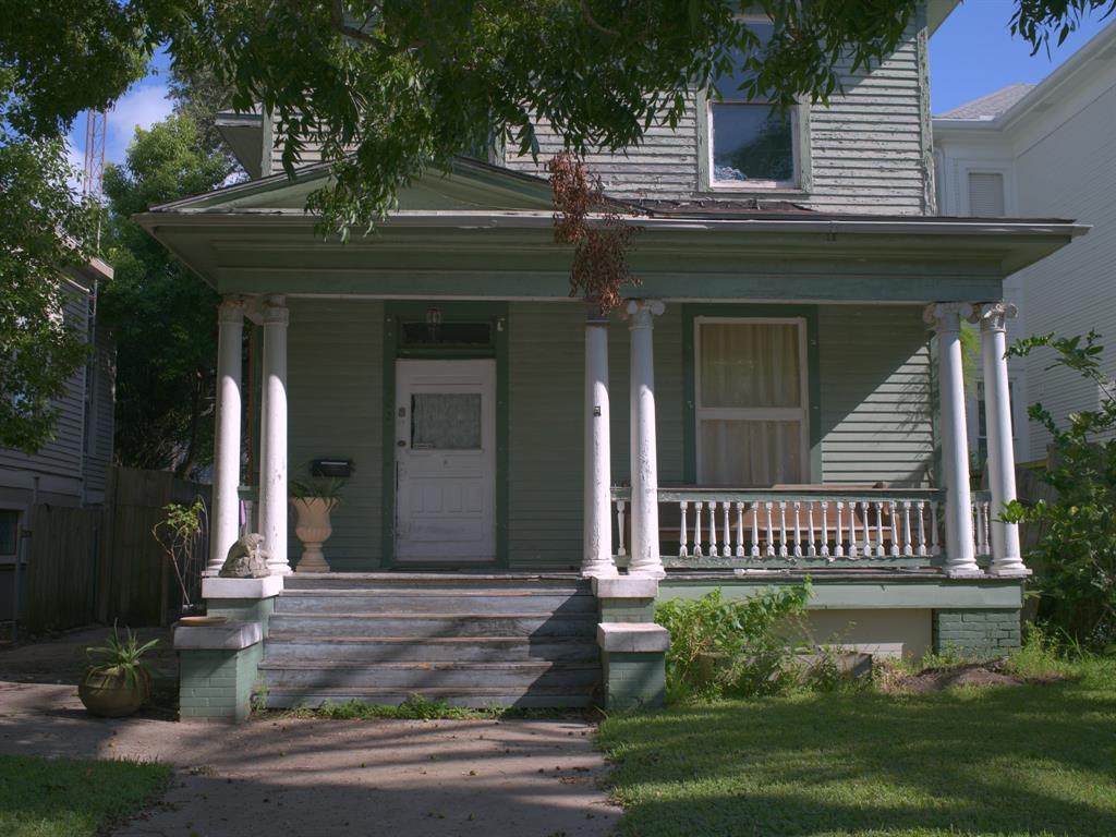 2922 Bernardo De Galvez - Photo 1