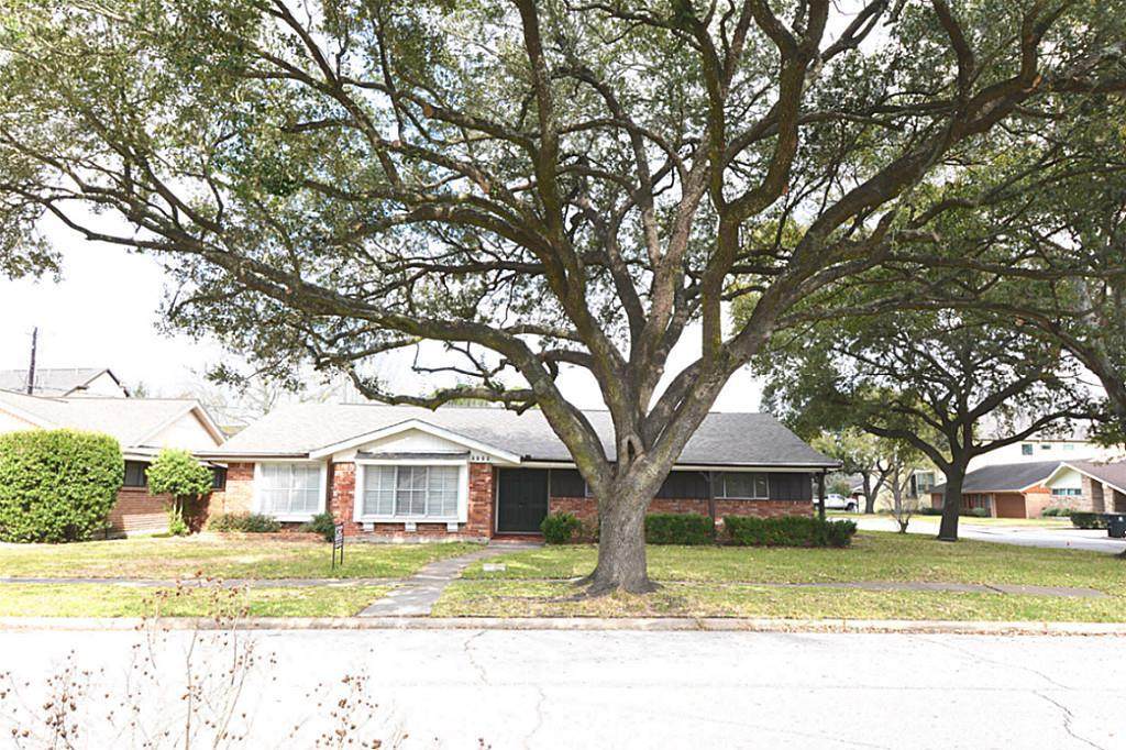 4002 Martinshire Drive - Photo 1
