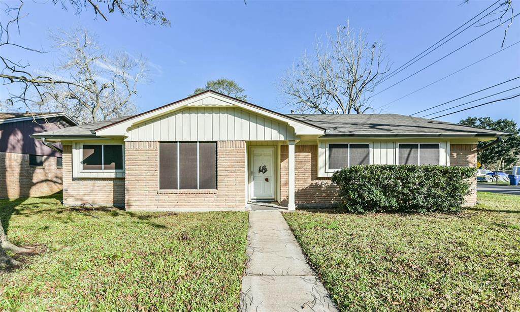 245 Anglewood Courts - Photo 1