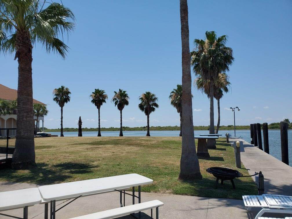 1302 Island Boulevard - Photo 1