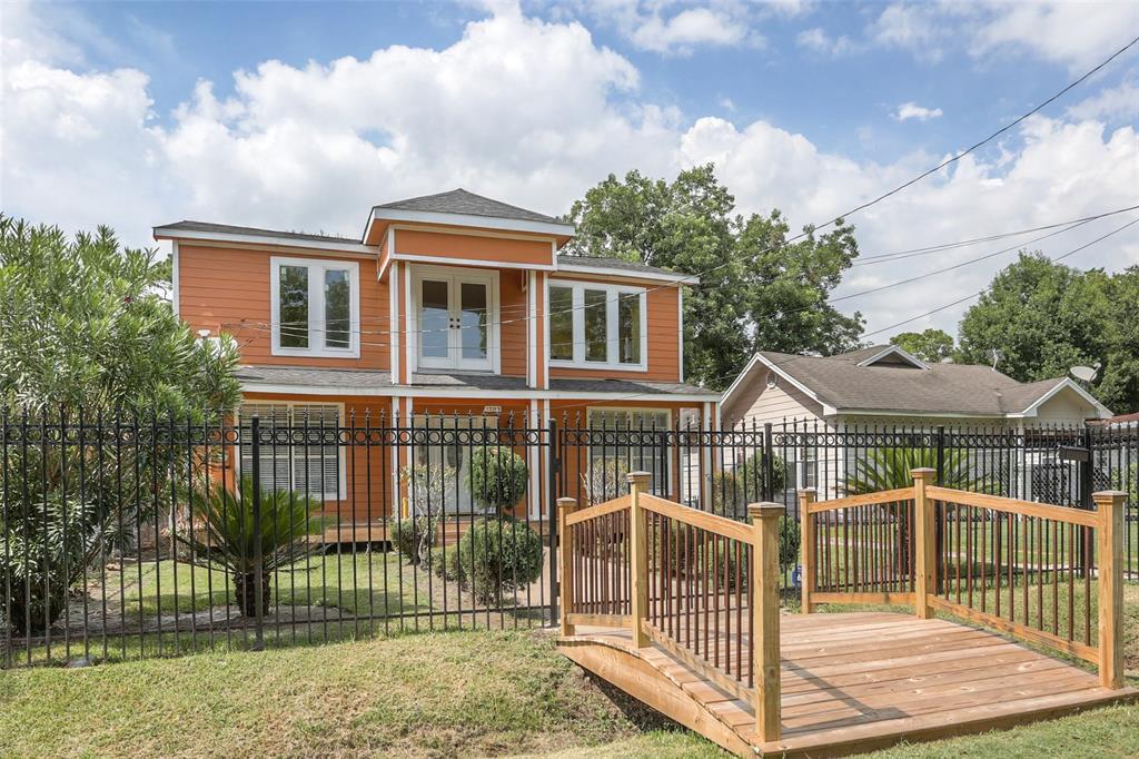 1305 Melbourne Street - Photo 1