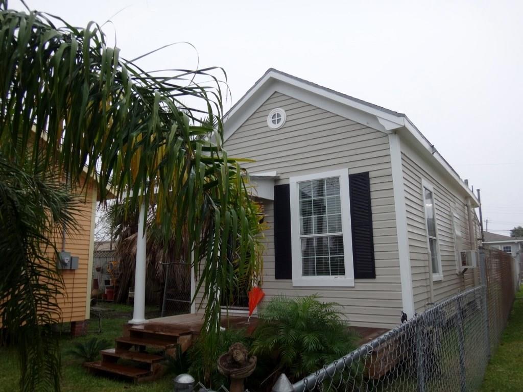 5826 Avenue S 1/2 - Photo 1