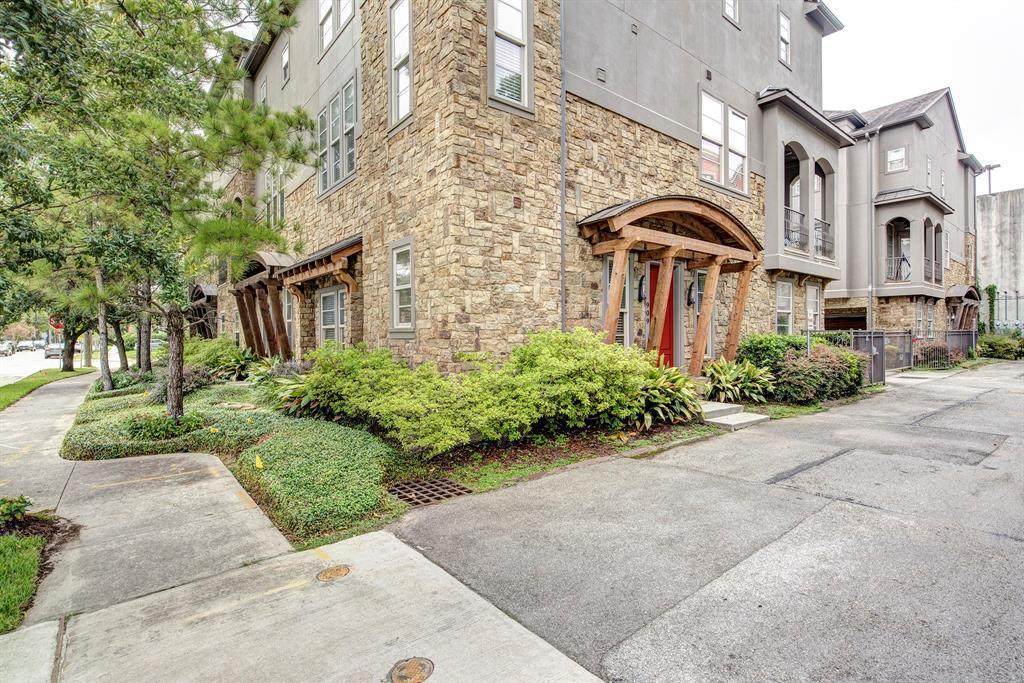 909 Main Street - Photo 1
