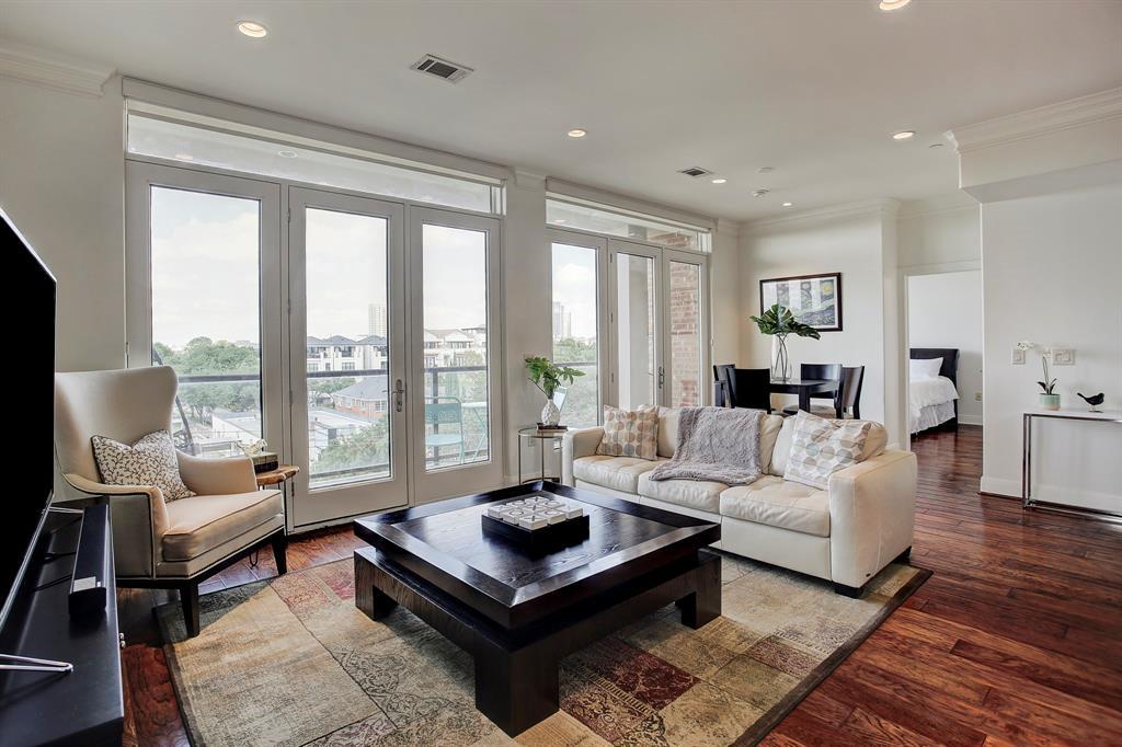1419 Montrose Boulevard - Photo 1