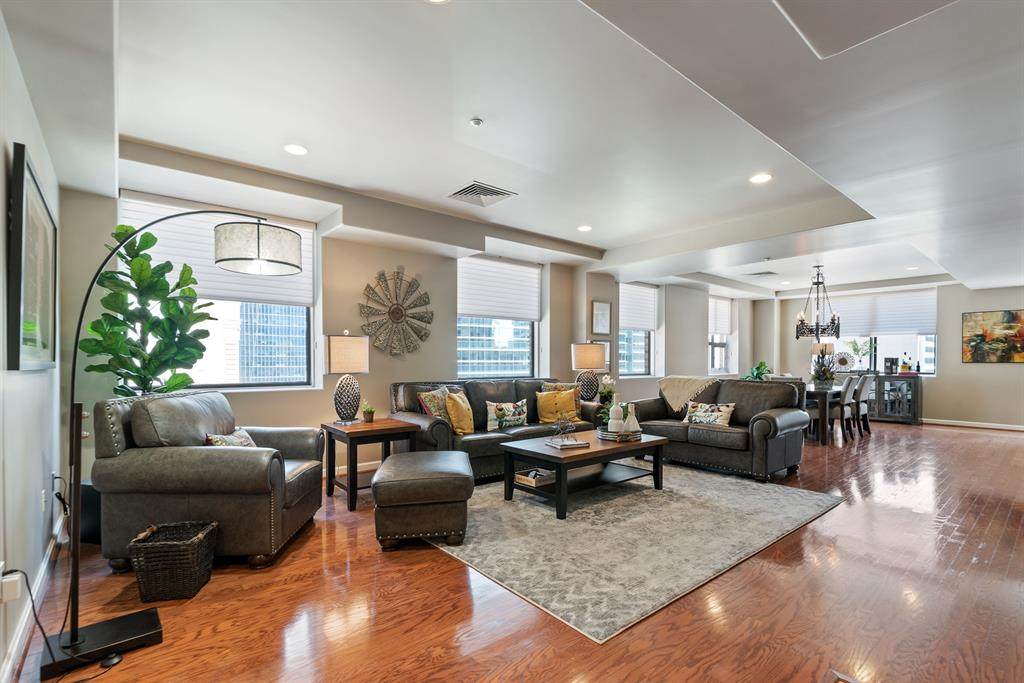 914 Main Street - Photo 1