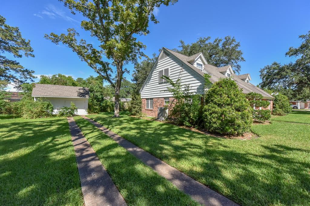 1005 Travis Street - Photo 1