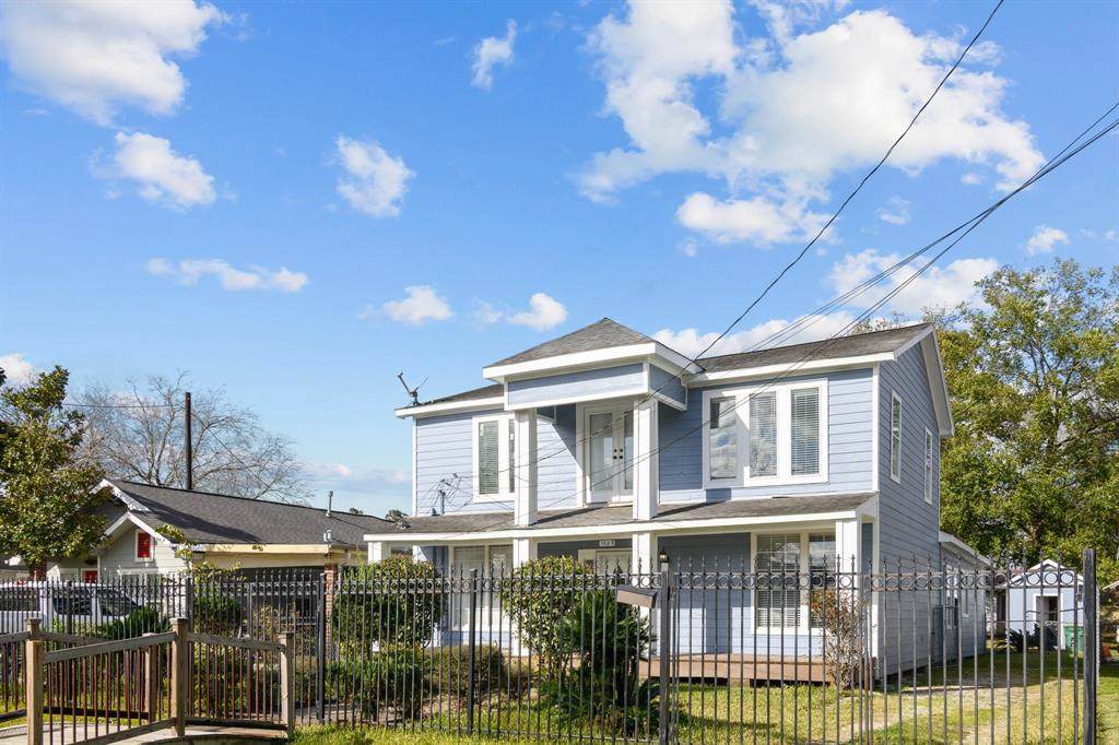 1305 Melbourne Street - Photo 1